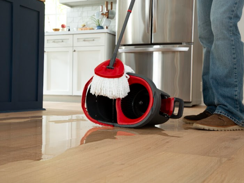 Mopping a waterproof SolidTech R Floor